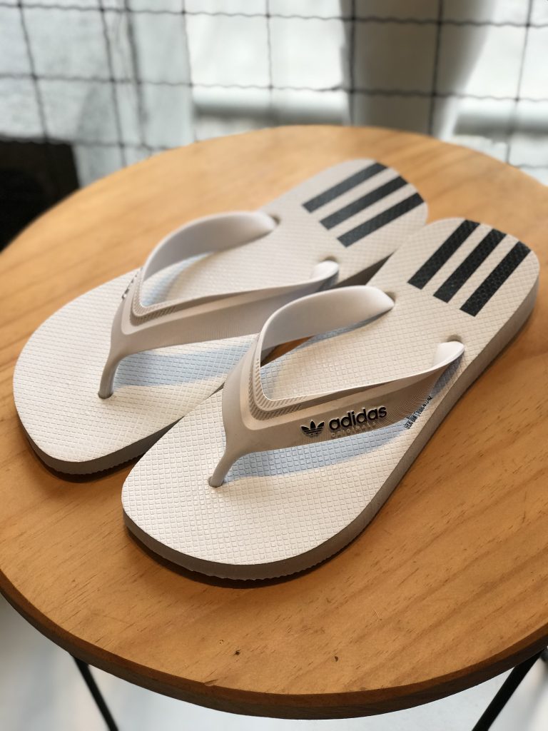 Sandália branca Adidas