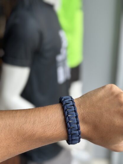 Pulseira em nylon azul